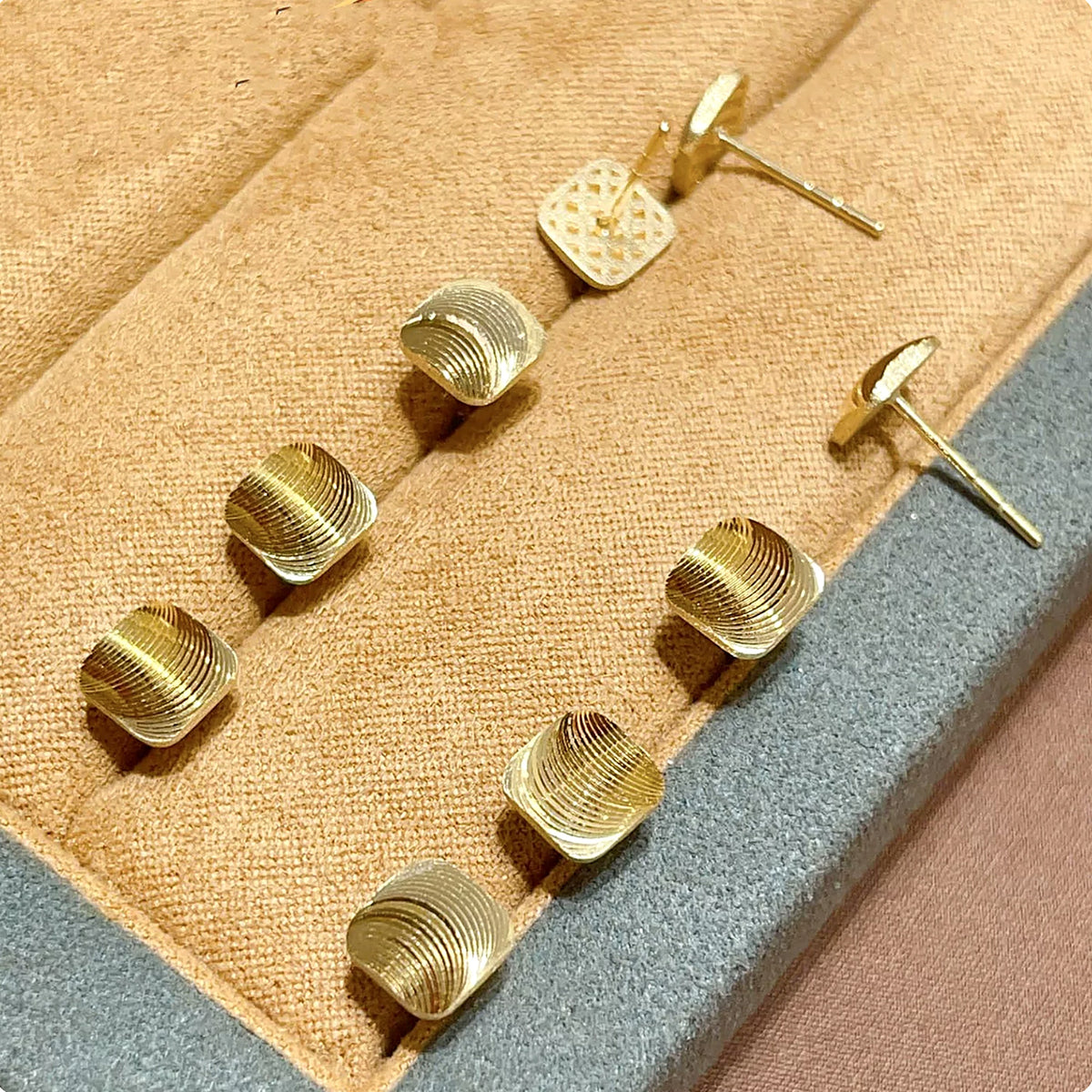 18K Solid Gold Ribbed Square Studs