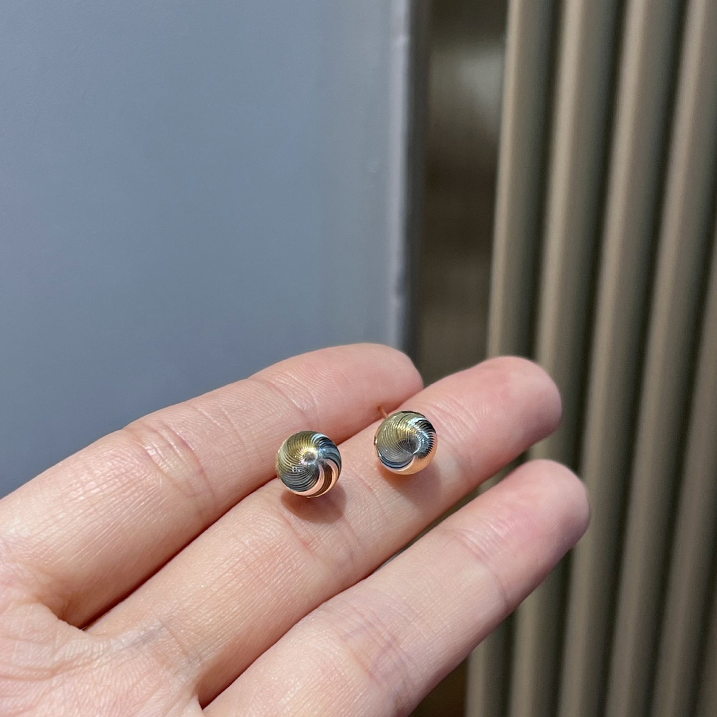 18K Solid Gold Tri-Color Swirl Stud Earrings – AU750