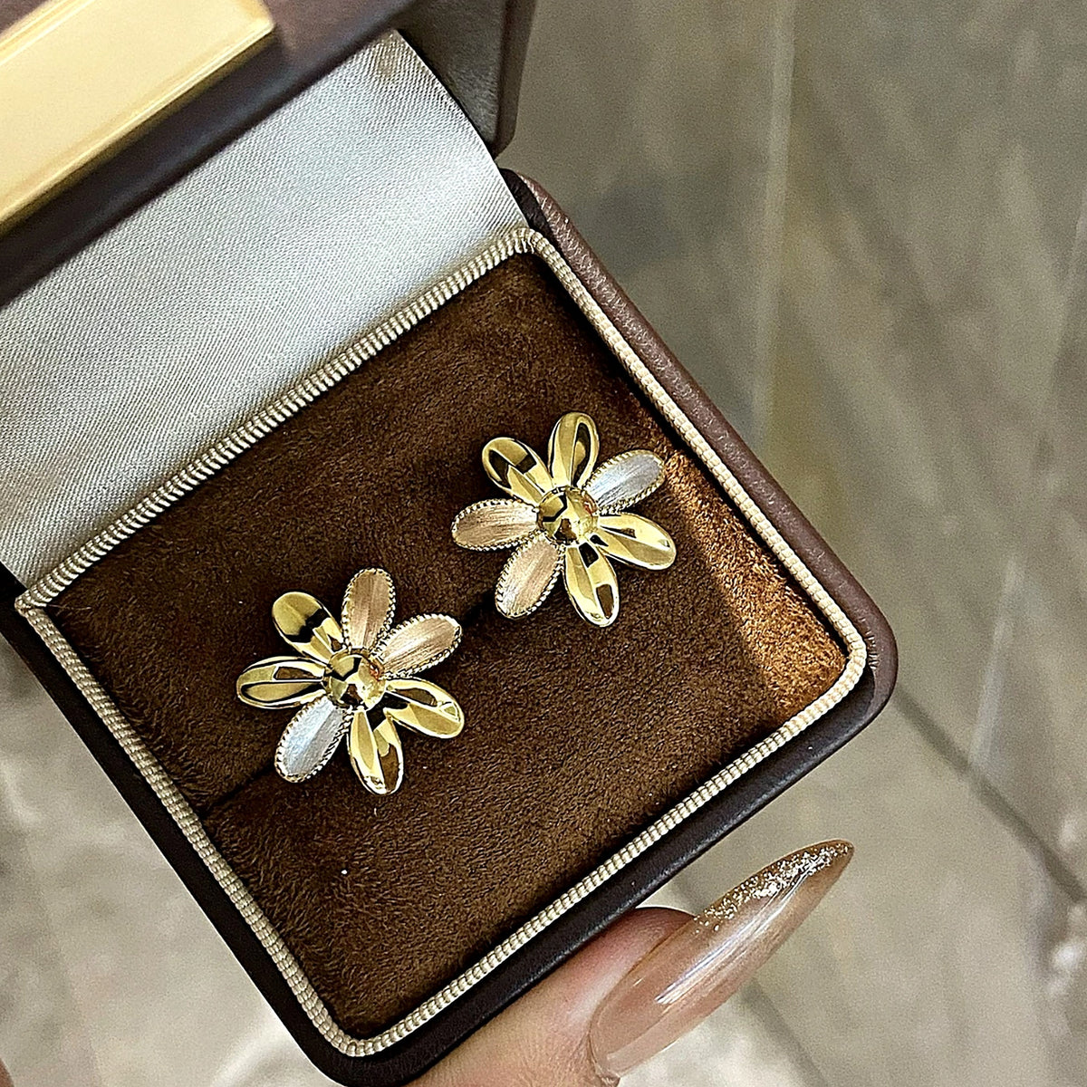 18K solid gold tri-color daisy stud earrings in a gift box