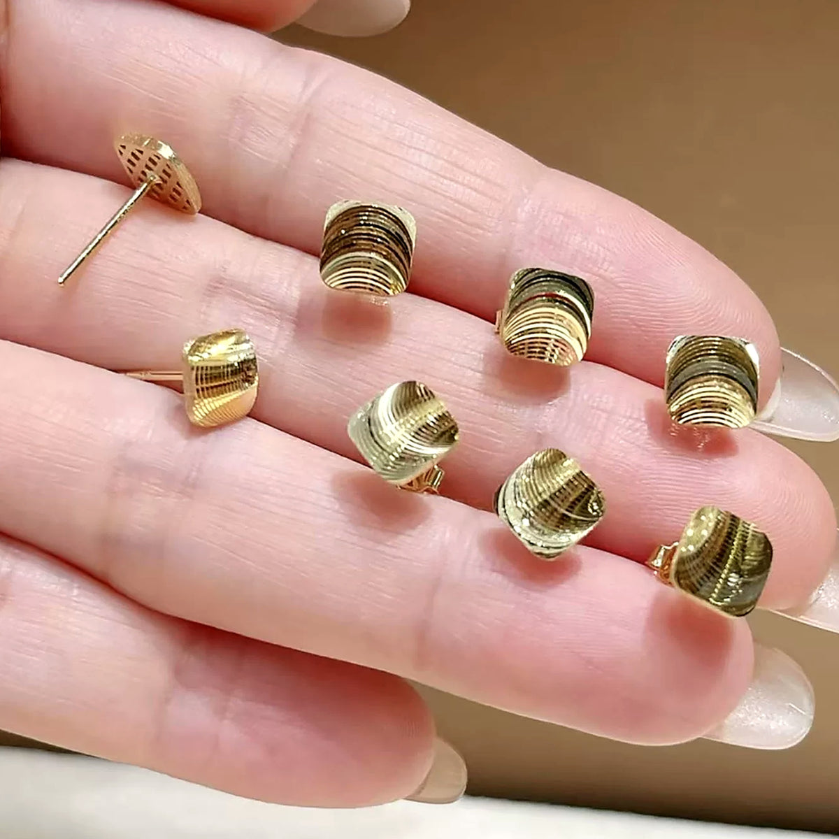 18K Solid Gold Ribbed Square Studs