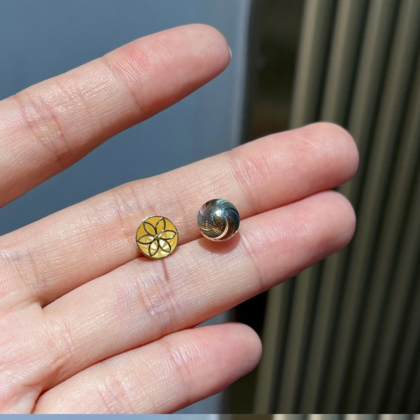18K Solid Gold Tri-Color Swirl Stud Earrings – AU750