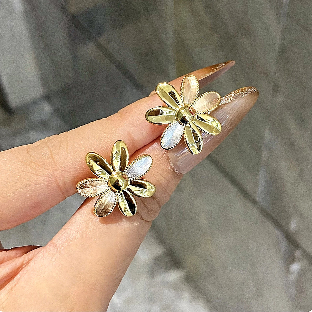 18K Solid Gold Tri-Color Daisy Studs