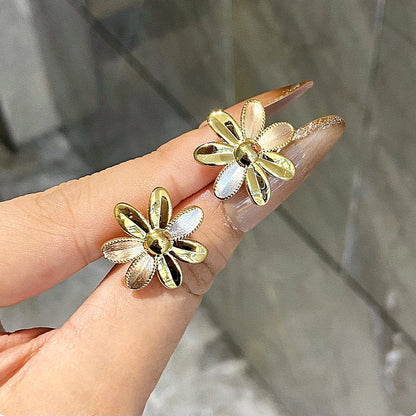 18K Solid Gold Tri-Color Daisy Studs