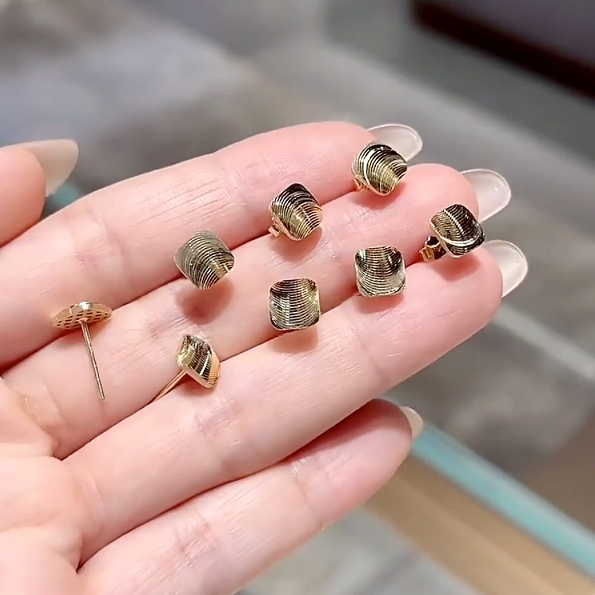 18K Solid Gold Ribbed Square Studs
