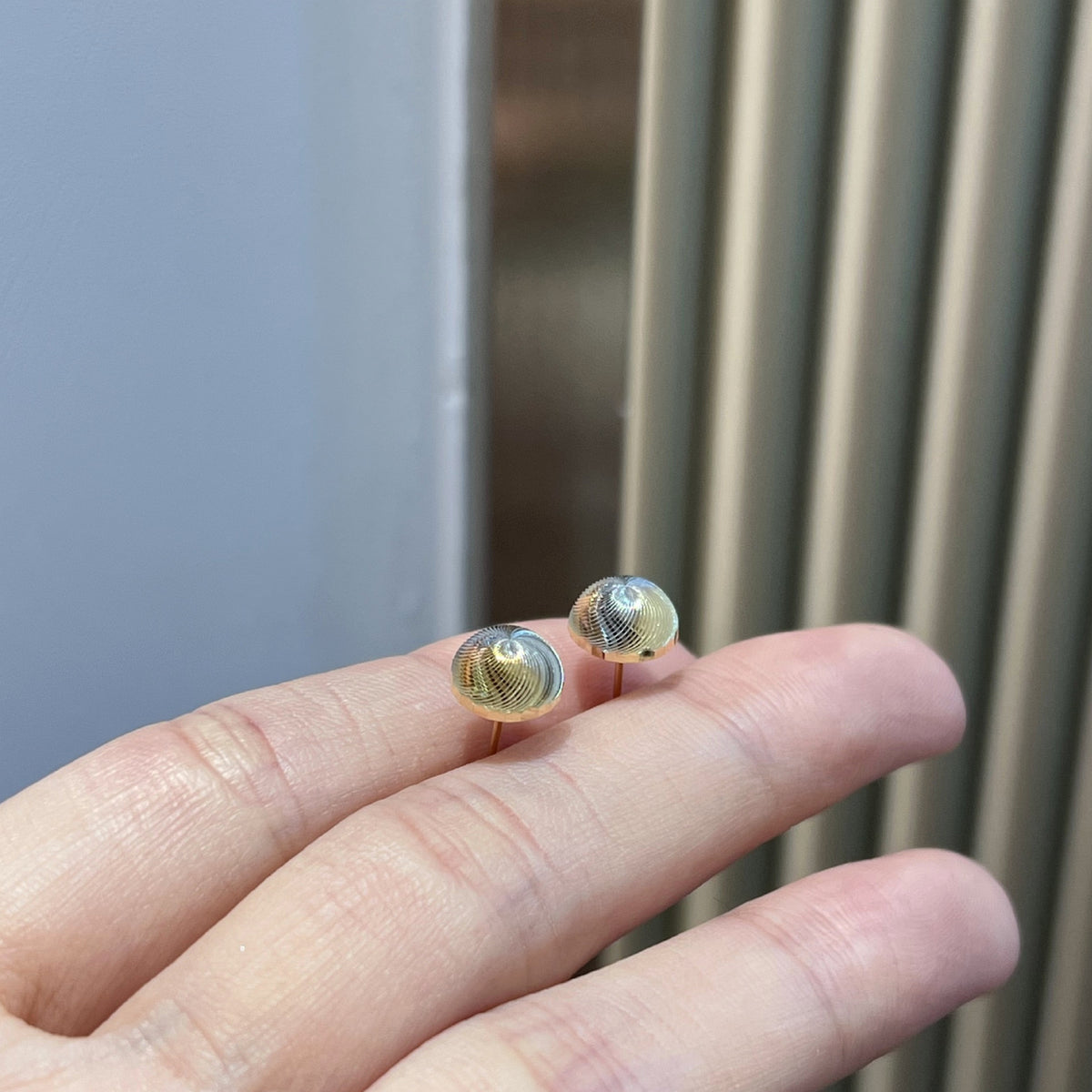 18K Solid Gold Tri-Color Swirl Stud Earrings – AU750