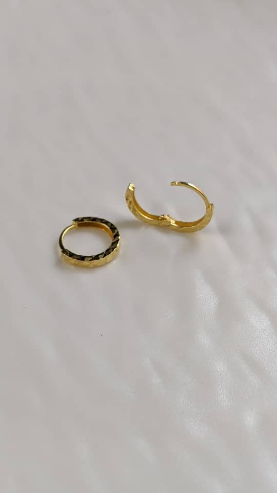 18K Solid Gold Diamond-Cut Huggie Earrings