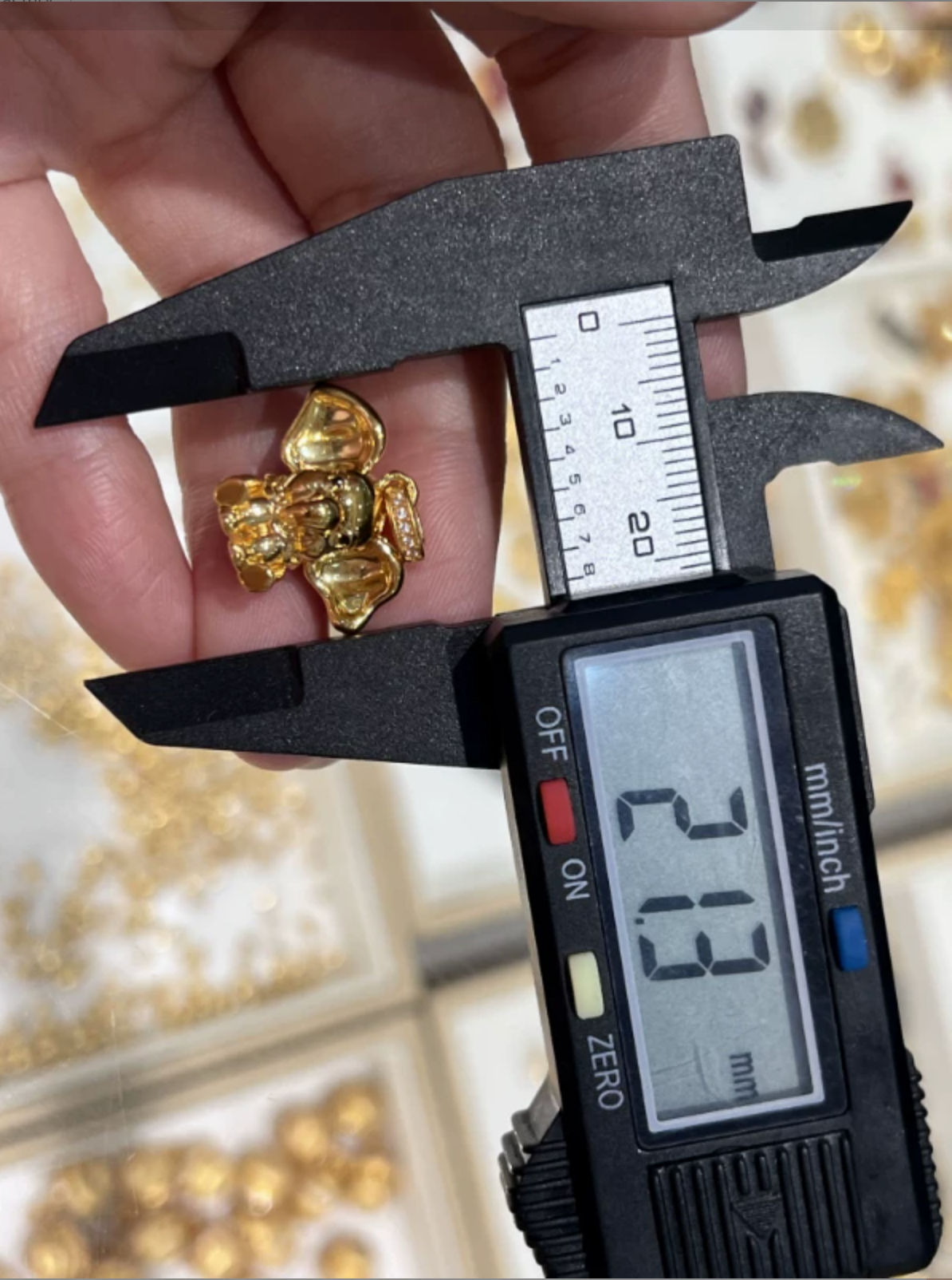 18K Solid Gold Elephant Pendant with Moissanite