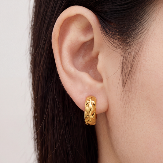 18K Solid Gold Quilted Hoop Earrings – Chunky 16 mm Huggies