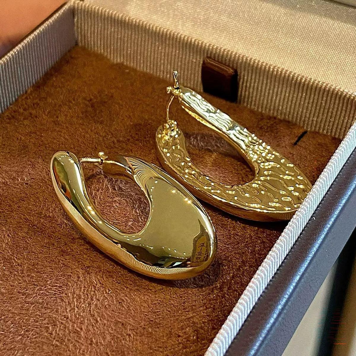 18K Solid Gold Hammered Twisted U Hoop Earrings