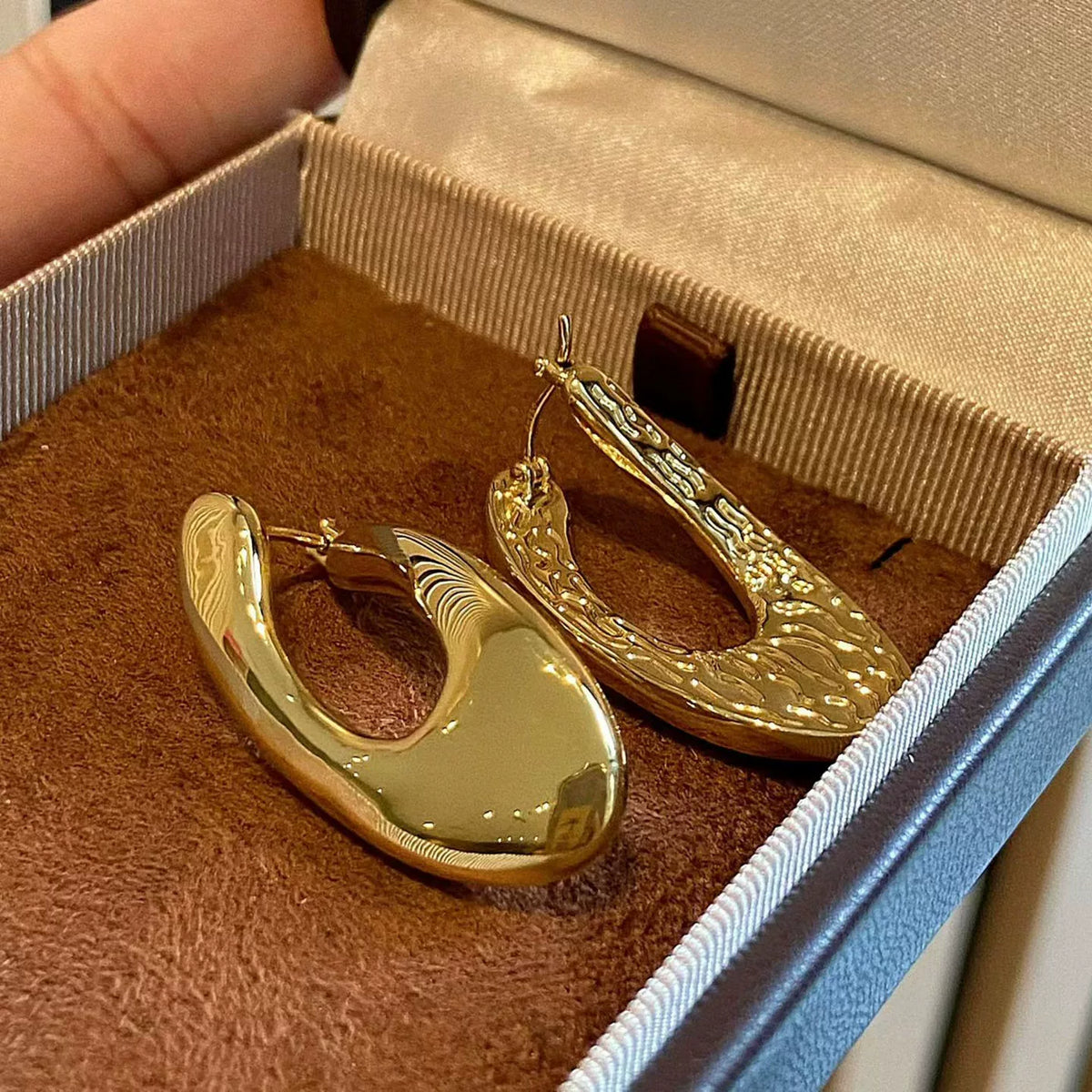 18K Solid Gold Hammered Twisted U Hoop Earrings