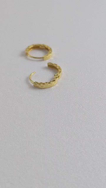 18K Solid Gold Diamond-Cut Huggie Earrings